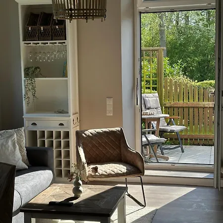 아파트 Alte Schule Vitzdorf Im Hamptons-stil Mit Grosser Terrasse! 페마른